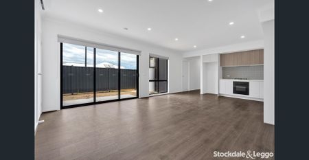 Near New 3-Bedroom Home for Lease in Truganina's Grandview Estate - Photo 3