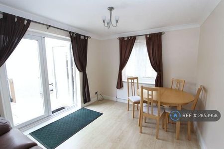 3 bedroom detached house to rent - Photo 2