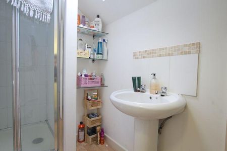 6 bedroom property to rent - Photo 3