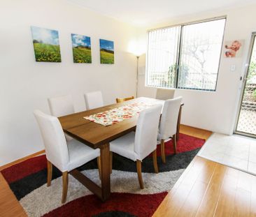 Spacious 3-Bedroom Townhouse - Photo 5