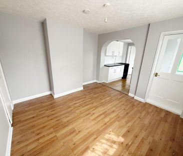 3 bedroom end of terrace house to rent - Photo 2