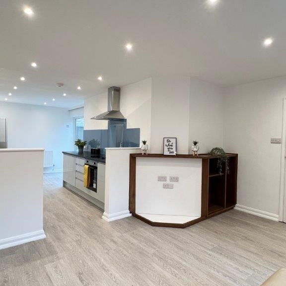 1 bedroom in a house share to rent - Photo 1