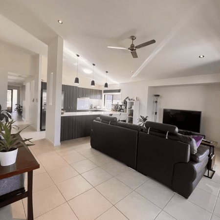 Comfortable, Contemporary Living in Caloundra West - Photo 4