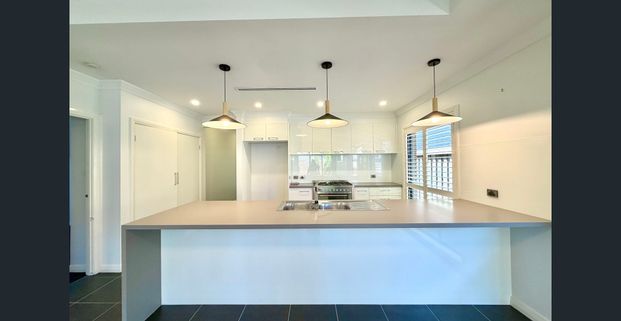 MODERN FAMILY LIVING | SOLAR POWERED | STYLISH WISDOM HOME - Photo 1