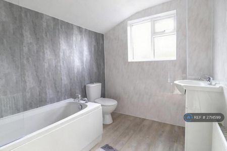 2 bedroom semi-detached house to rent - Photo 3