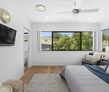 Stylish Townhouse with Exceptional Outdoor Living - Photo 2