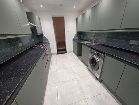 4 bedroom terraced house to rent - Photo 5