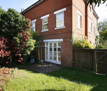 4 bedroom semi-detached house to rent - Photo 5