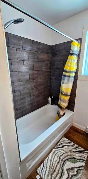 4 ½ St-Rédempteur (Internet et thermopompe inclus) - Photo 1