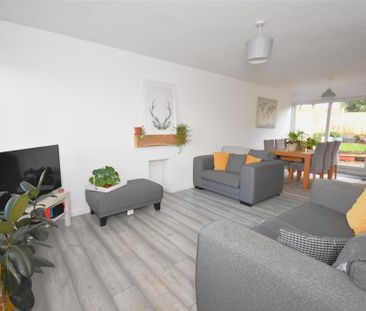 4 bedroom semi-detached house to rent - Photo 4