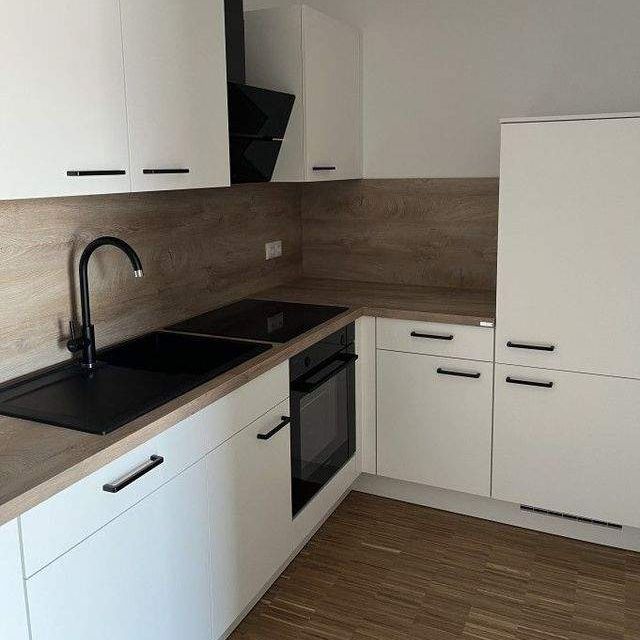 Heimelige Neubauwohnung im Erstbezug! EBK, Terrasse, Fußbodenheizung, Vinyl! - Photo 1