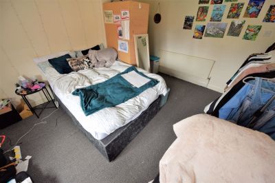 3 bedroom House in Walmsley Road, Leeds - Photo 3