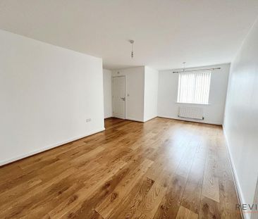 4 bedroom detached house to rent - Photo 2