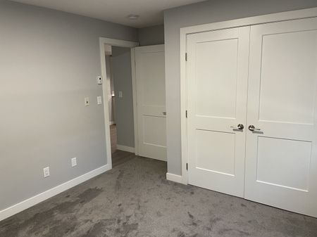 Amazing 1 bed Apartment located on the beach front in Sylvan Lake! - Photo 3