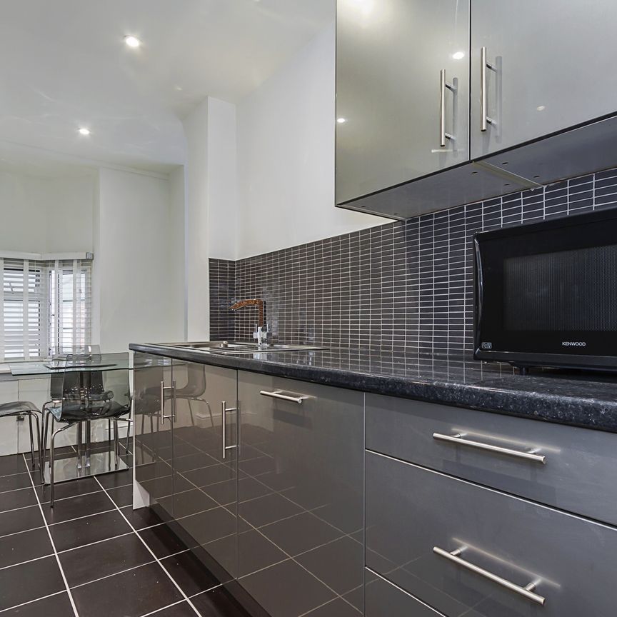 Latymer Court, Hammersmith Road, Hammersmith, London, W6 - Photo 1