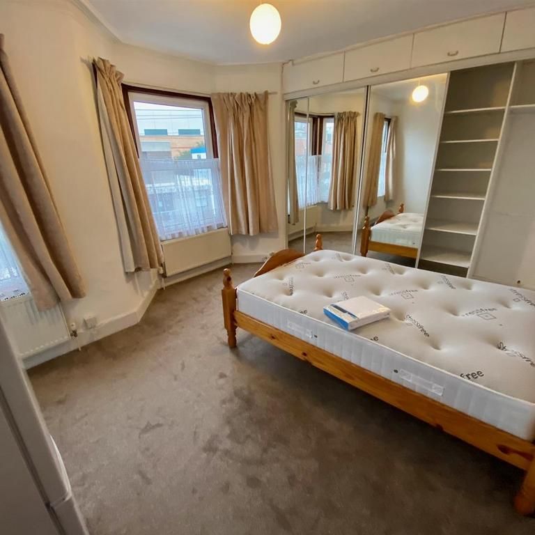 1 bedroom in a house share to rent - Photo 1