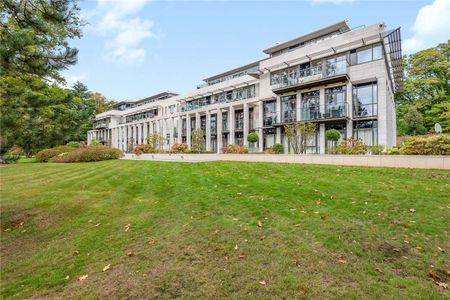 A spacious four bedroom ground floor apartment ideal for entertaining and enjoying the views over the Charters estate. - Photo 3