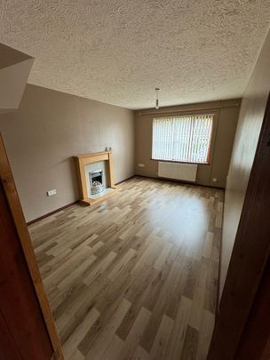 2 bedroom end of terrace house to rent - Photo 1