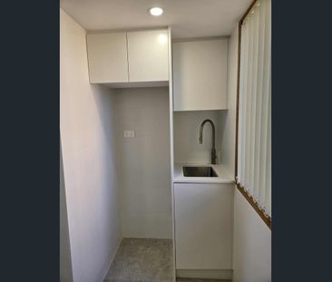 Spacious architecturally designed unit with ocean views - Photo 6