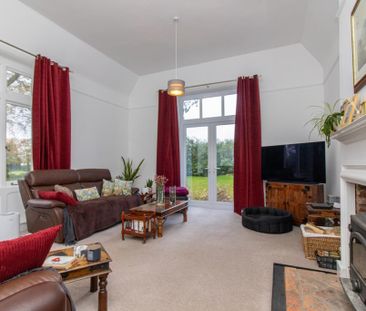 4 bedroom detached house to rent - Photo 2