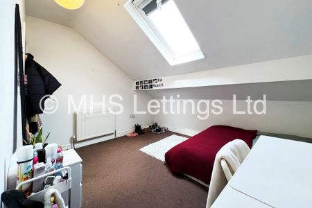 4 Bedroom Mid Terraced House for rent in Hessle Mount - Photo 2