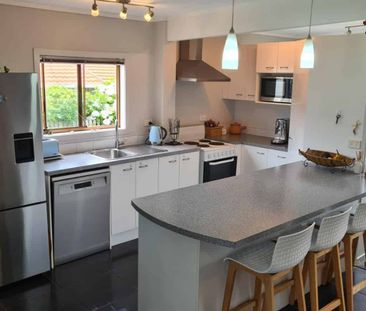 Home with sea views - Photo 4