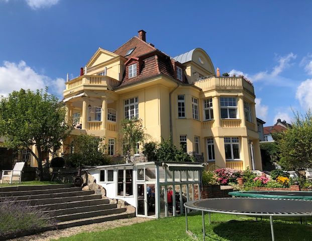 Mit Blick auf den Ziegelinnensee, sanierte 3-4 Zimmerwohnung in einer Villa mit zwei Balkonen - Photo 1