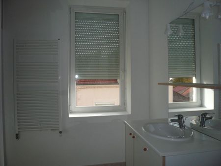 Location Appartement 3 pièces 69m² - Photo 3