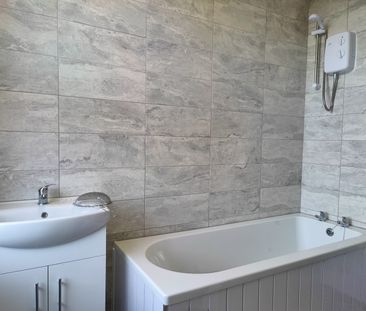 4 Bed Terraced House, Oakley Grove, LS11 - Photo 1