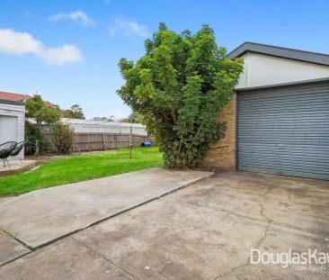 “Stunning weatherboard available” - Photo 6