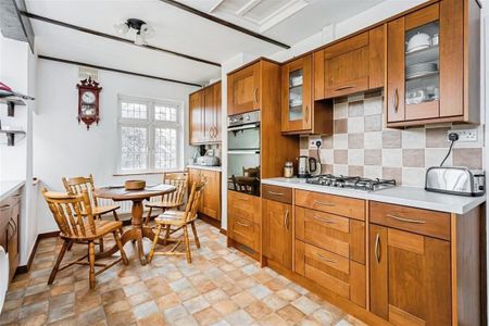 Silverdale Road, Burgess Hill - Photo 2