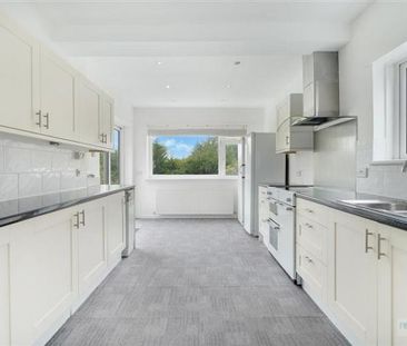 4 bedroom detached house to rent - Photo 4