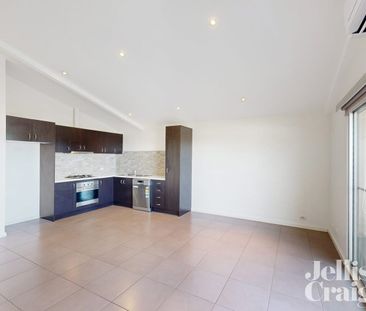 Well Appointed Townhouse in Northcote - Photo 6