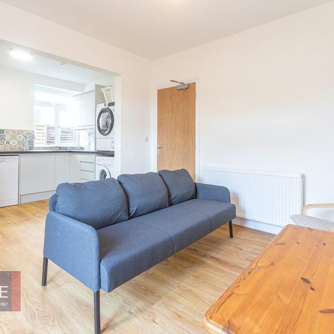 5 bedroom semi-detached house to rent - Photo 1