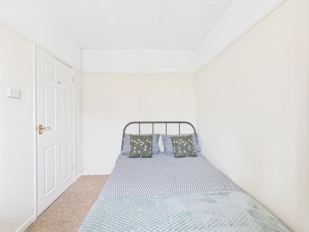 1 bedroom in a house share to rent - Photo 5