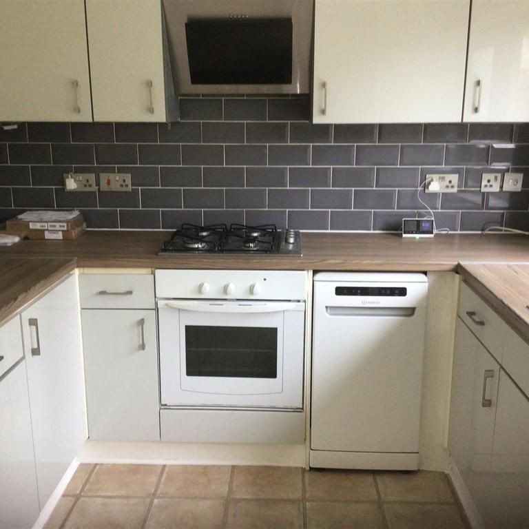 2 bedroom semi-detached house to rent - Photo 1