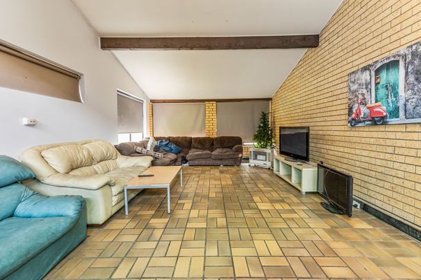 'JUNEE REST HOUSE' - CENTRAL LOCATION - Photo 1