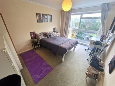 4 bedroom end of terrace house to rent - Photo 3
