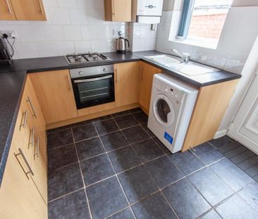 4 bedroom terraced house to rent - Photo 1