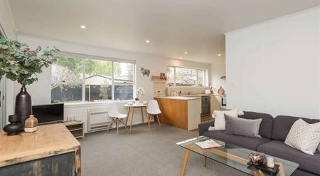 Charming 3-Bedroom Family Home in Hoon Hay - Photo 3