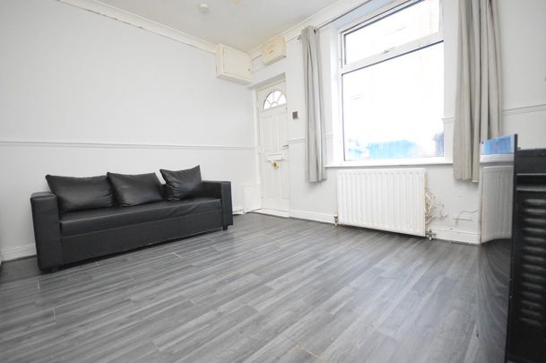 2 bedroom property to rent - Photo 1