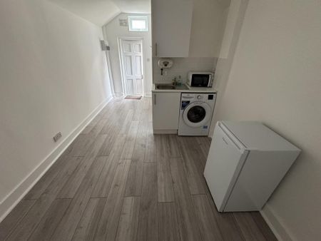 Studio to rent - Photo 2