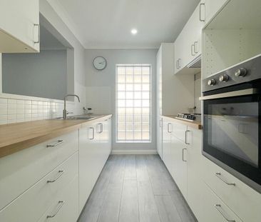 Comfortable Family Living! - Photo 1