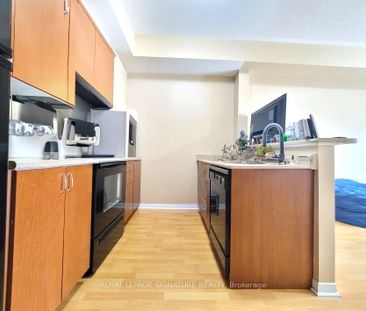 Condo Townhouse For Lease | W8111324 - Photo 6