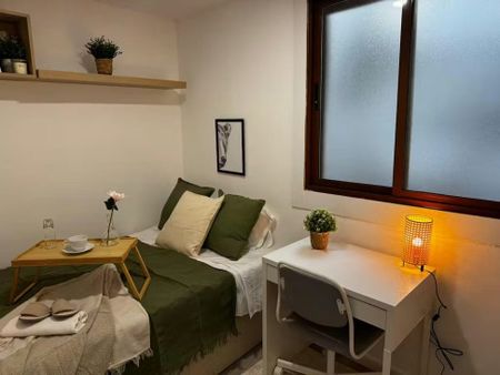 Calle de Hortaleza, Madrid, Community of Madrid 28004 - Photo 2