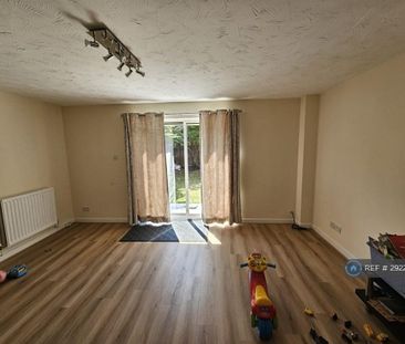 3 bedroom end of terrace house to rent - Photo 1