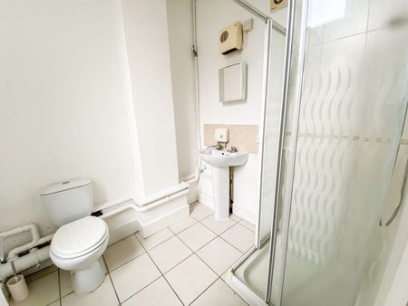 West Hill Road, Bournemouth - Photo 2