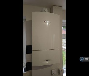 2 bedroom semi-detached house to rent - Photo 6