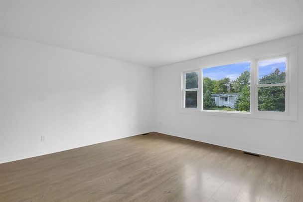 For Lease - 14 Lazy Nol Court, Stittsville - Munster - Richmond, Ontario - Photo 1