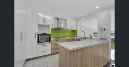 Spacious Family Home with Pool in a Cul-de-Sac - Photo 5